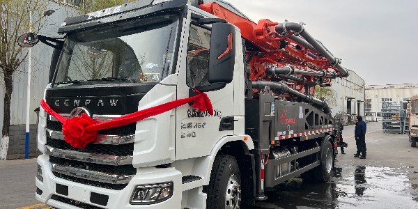 混凝土泵車能提高經(jīng)濟(jì)效益，而且能夠改變施工現(xiàn)場的面貌