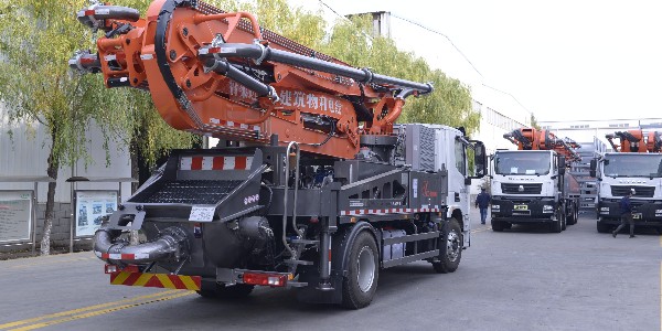 建設(shè)農(nóng)村與小型泵車，是密不可分的